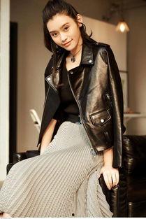 吃瓜群众看奚梦瑶,从维密秀场跌落，吃瓜群众热议的时尚女神