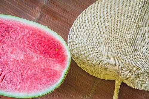 江阴吃瓜群众事件,网络围观下的社会现象解析