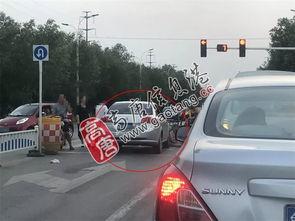 高速当吃瓜群众引起后方追尾,警惕驾驶时分心!